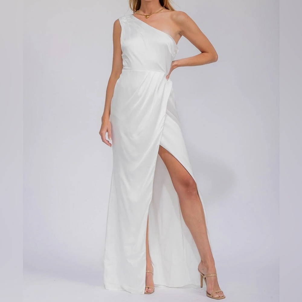 Elegant White One-Shoulder Dress